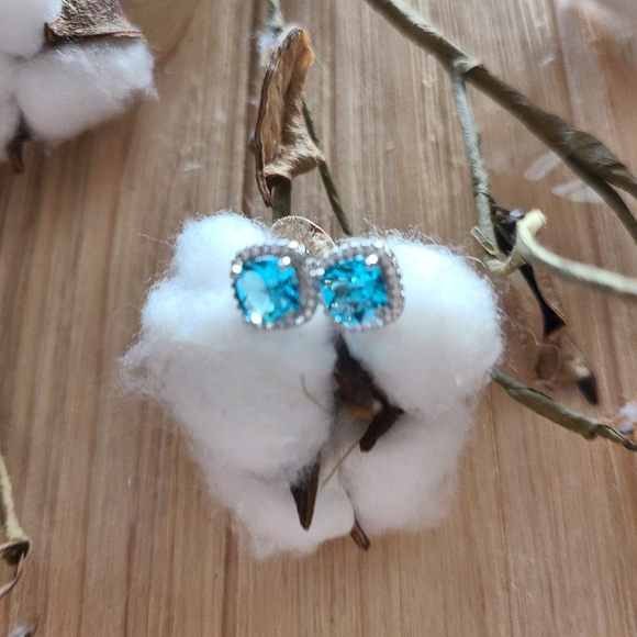 GORGEOUS!!! Aquamarine Halo cut CZ earrings in SILVER - Picture 8 of 11